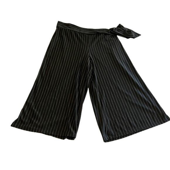 Larry Levine Stretch Black pinstriped Cropped Pants L - Picture 1 of 9